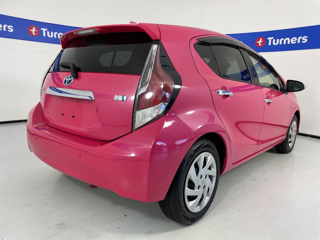 Photo '7' of Toyota Aqua Photo '7' of Toyota Aqua