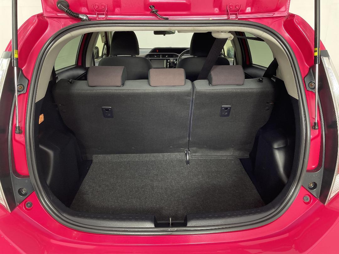 Photo '14' of Toyota Aqua Photo '14' of Toyota Aqua