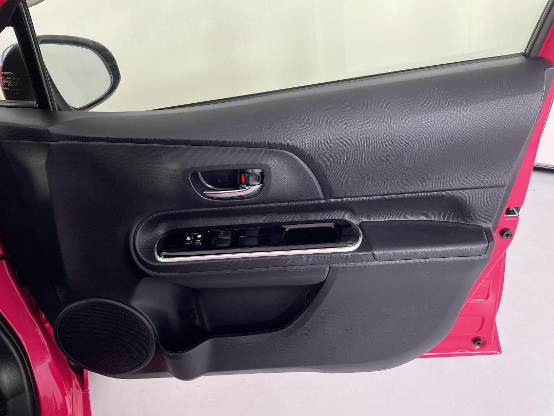 Photo '15' of Toyota Aqua Photo '15' of Toyota Aqua