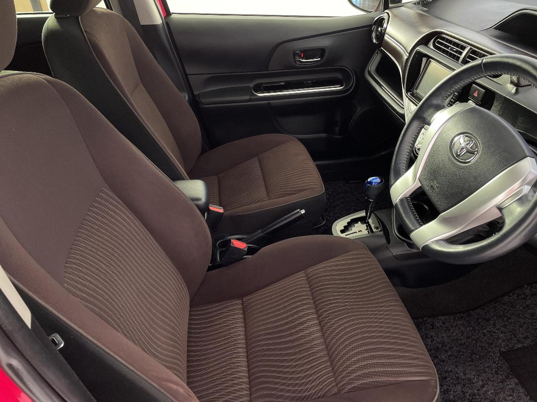 Photo '16' of Toyota Aqua Photo '16' of Toyota Aqua