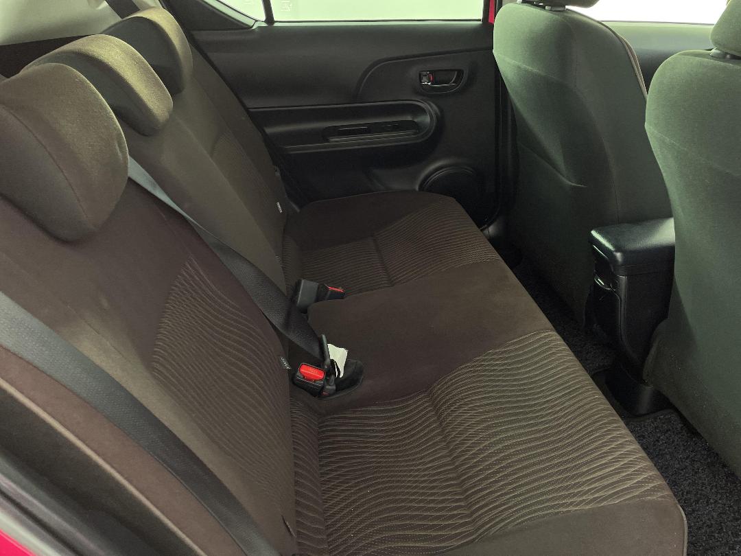 Photo '20' of Toyota Aqua Photo '20' of Toyota Aqua