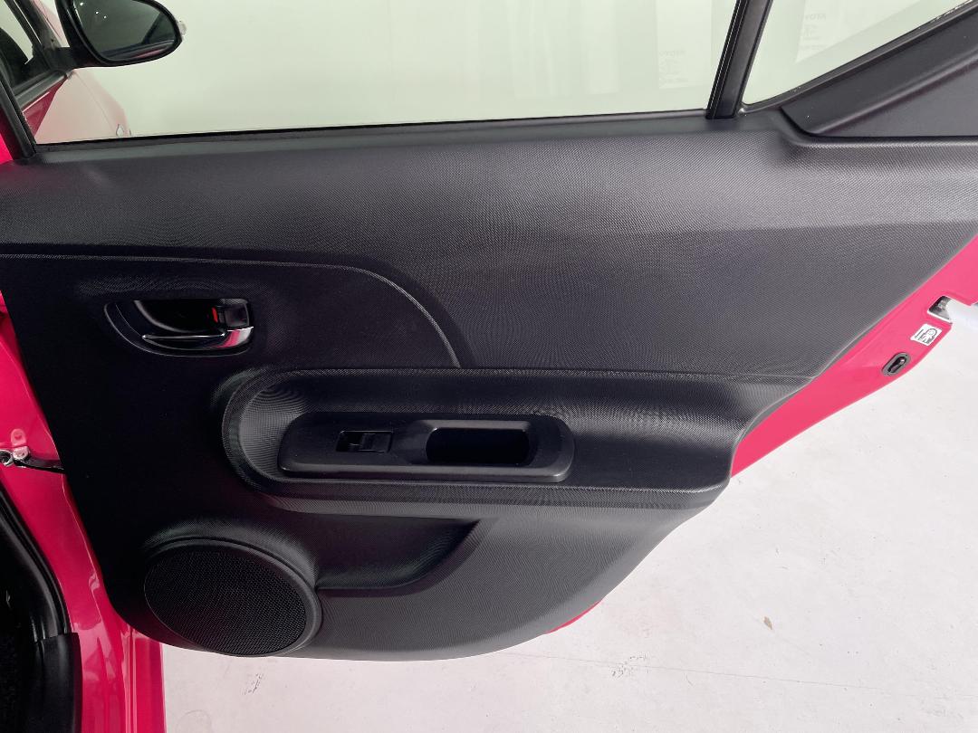 Photo '19' of Toyota Aqua Photo '19' of Toyota Aqua