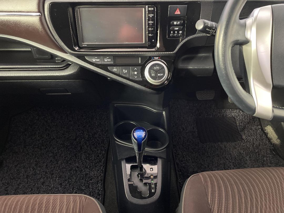 Photo '18' of Toyota Aqua Photo '18' of Toyota Aqua