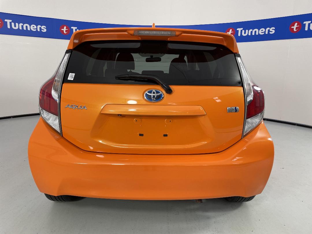 Photo '6' of Toyota Aqua