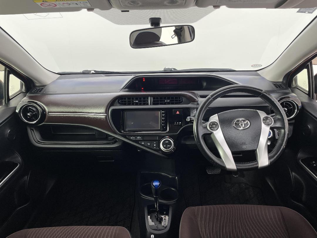 Photo '17' of Toyota Aqua