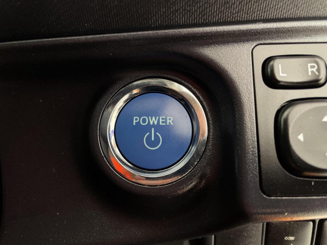 Photo '24' of Toyota Aqua