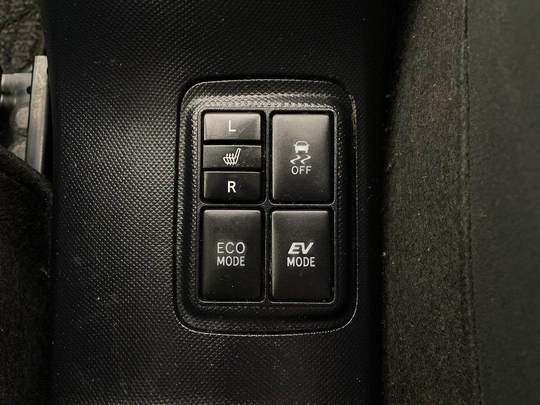 Photo '23' of Toyota Aqua