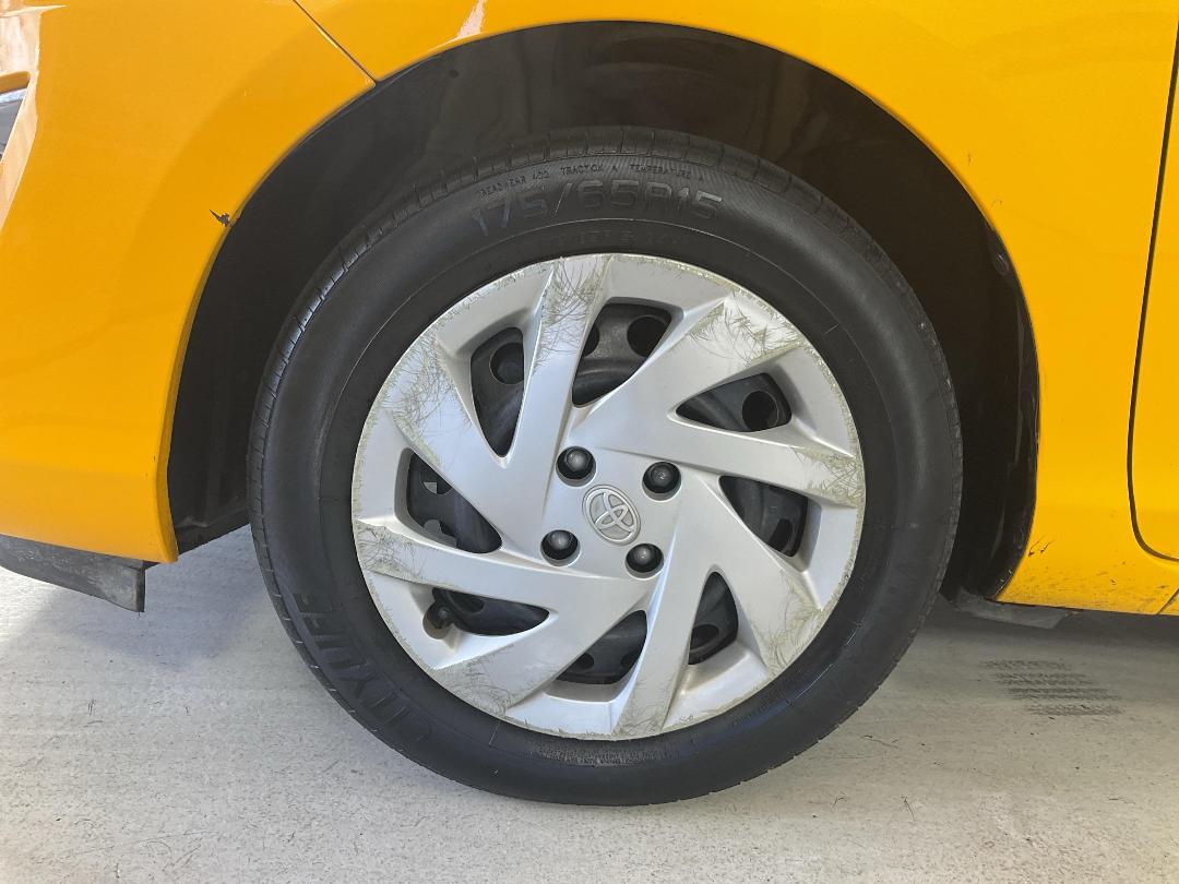 Photo '10' of Toyota Aqua Photo '10' of Toyota Aqua