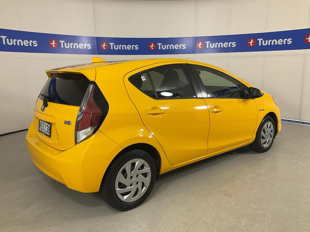 Photo '7' of Toyota Aqua Photo '7' of Toyota Aqua