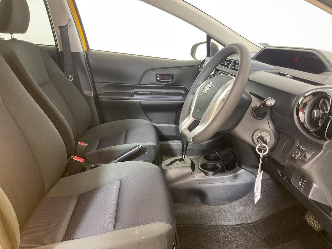 Photo '16' of Toyota Aqua Photo '16' of Toyota Aqua