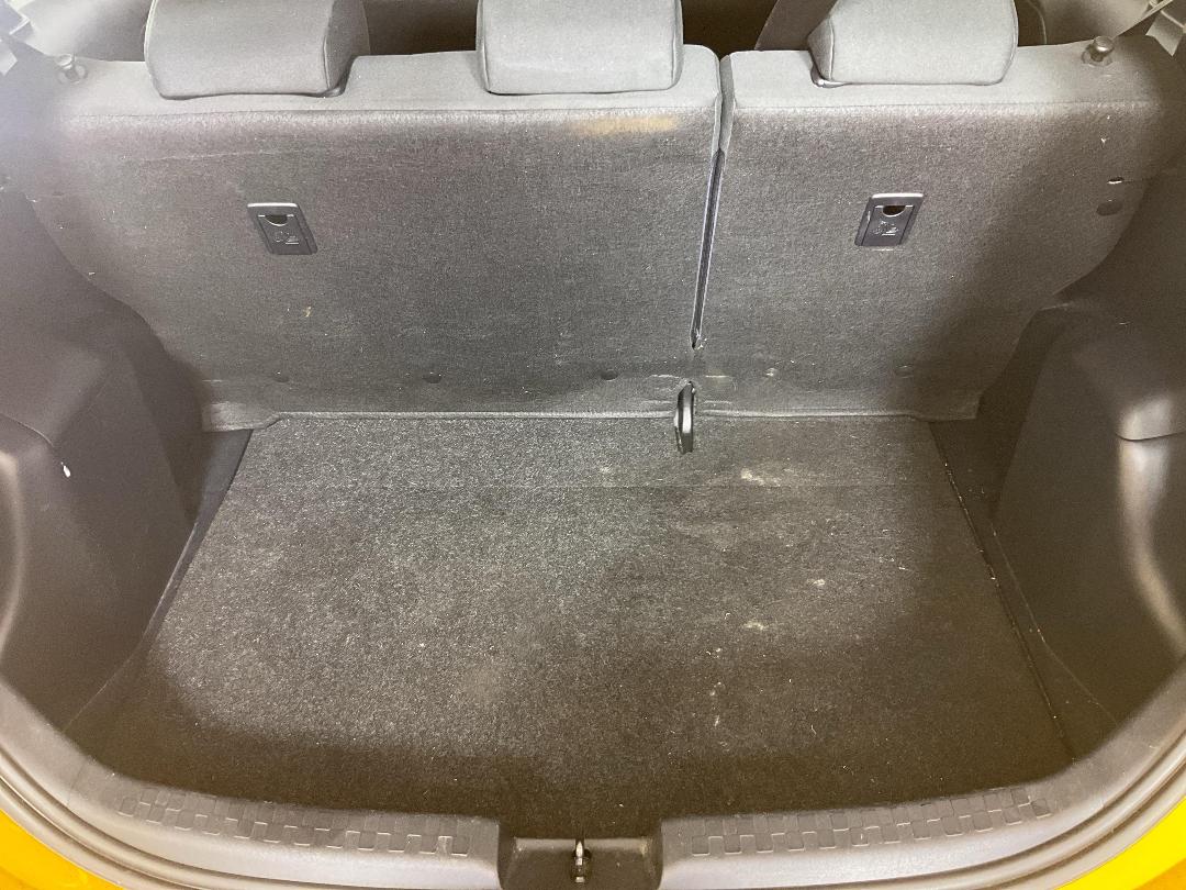 Photo '14' of Toyota Aqua Photo '14' of Toyota Aqua