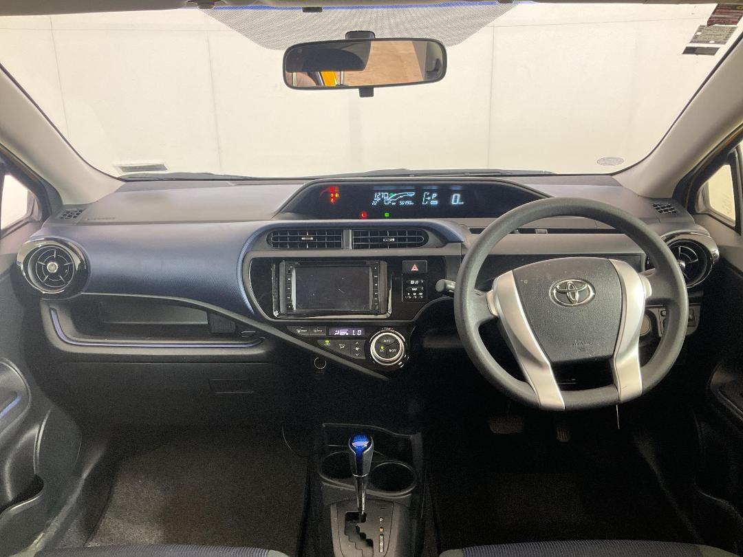 Photo '17' of Toyota Aqua Photo '17' of Toyota Aqua