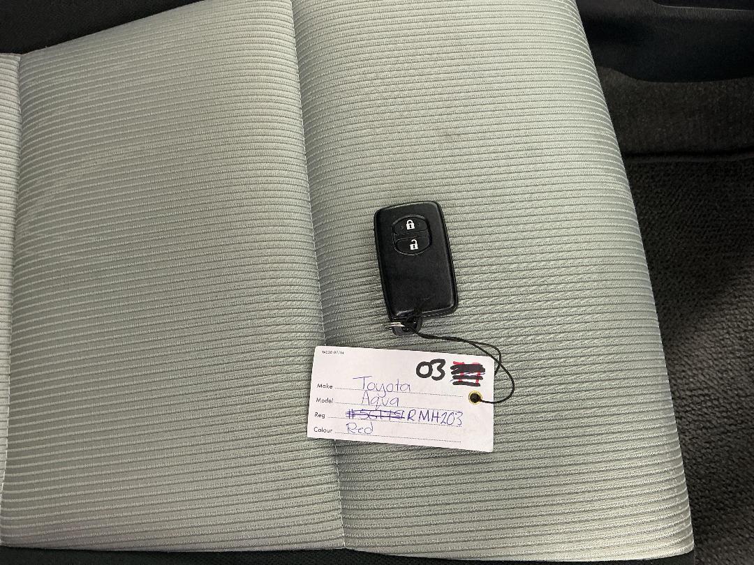 Photo '22' of Toyota Aqua