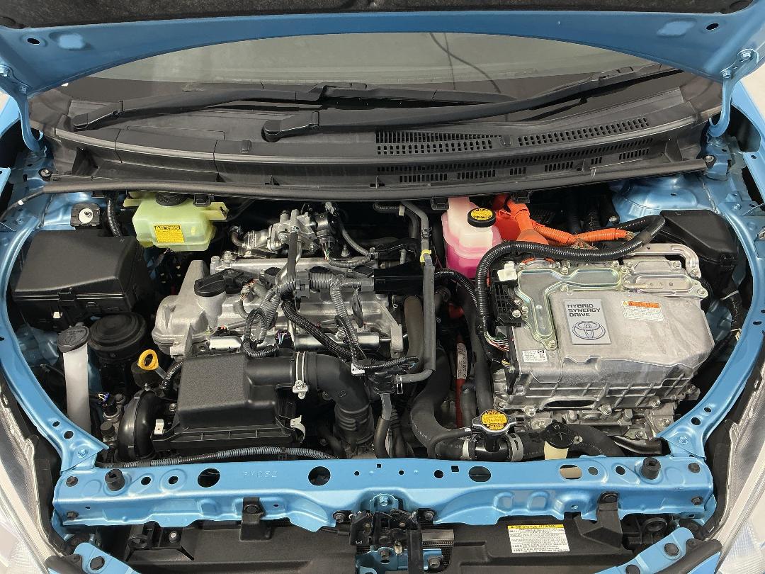 Photo '13' of Toyota Aqua