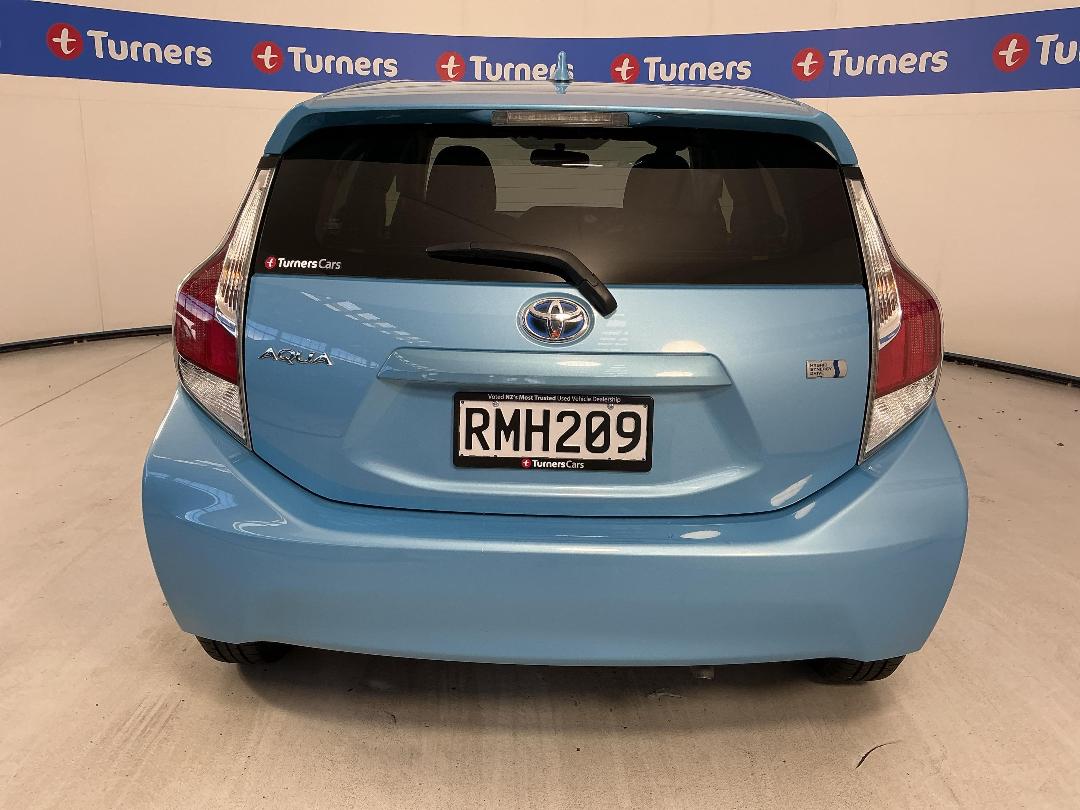 Photo '6' of Toyota Aqua