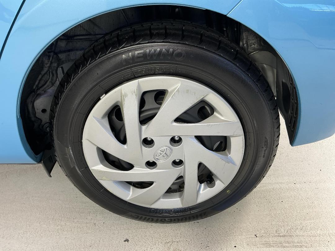 Photo '11' of Toyota Aqua