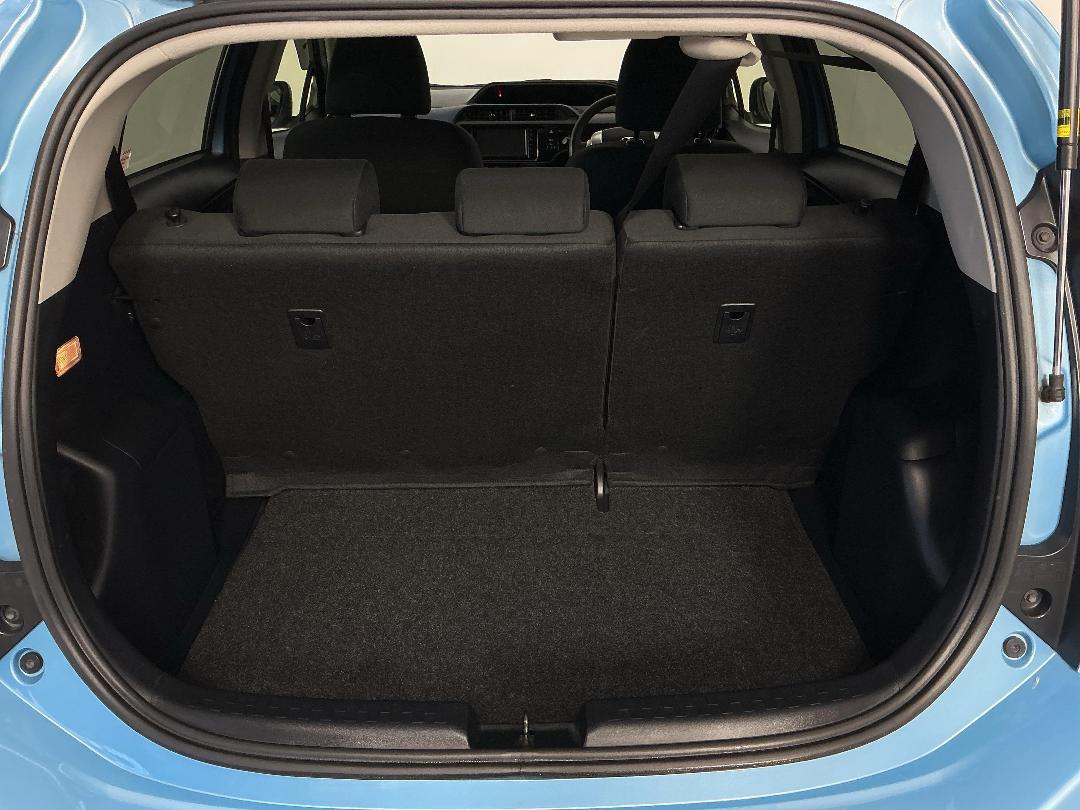 Photo '14' of Toyota Aqua