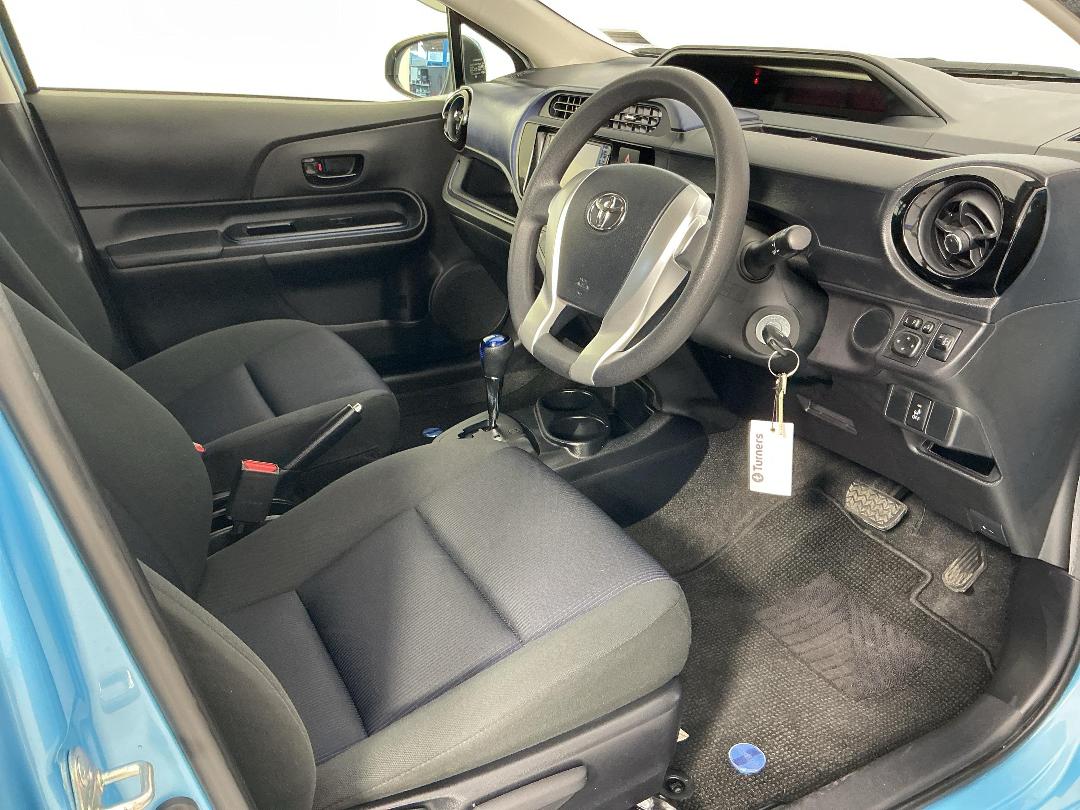 Photo '16' of Toyota Aqua