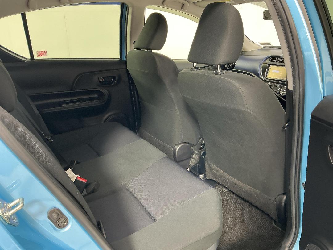 Photo '20' of Toyota Aqua