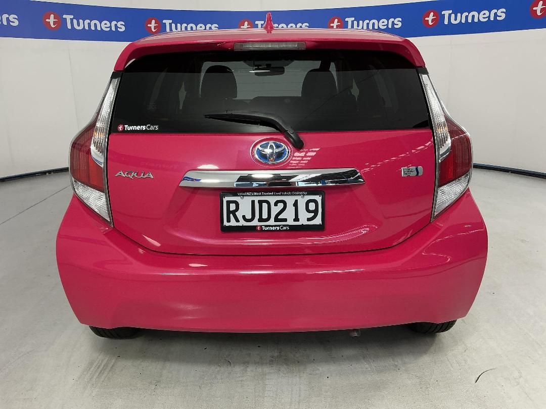 Photo '6' of Toyota Aqua