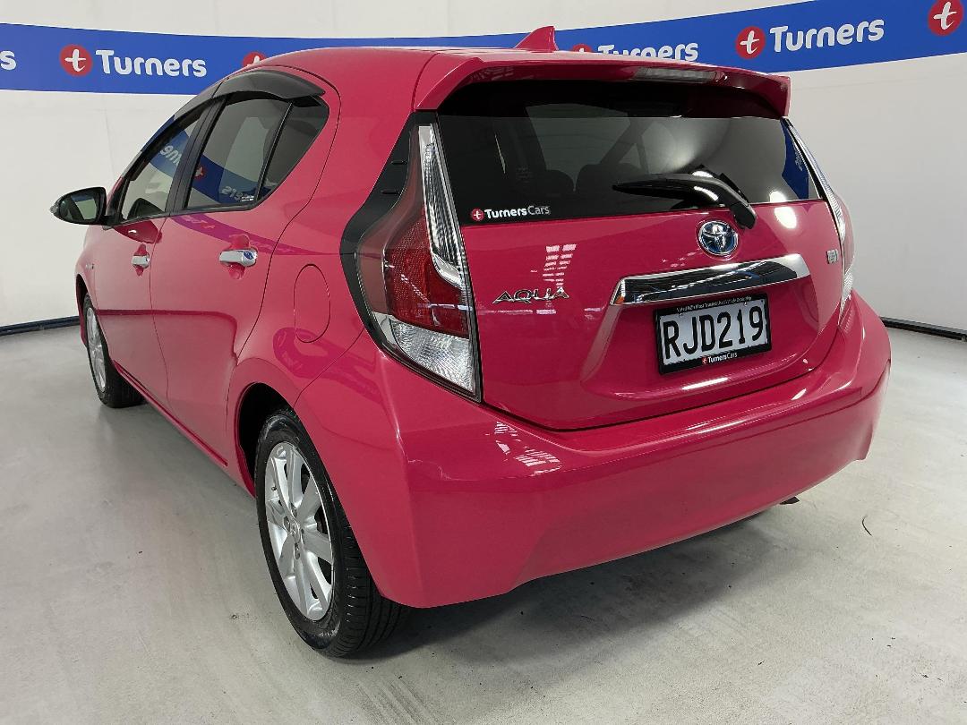 Photo '5' of Toyota Aqua