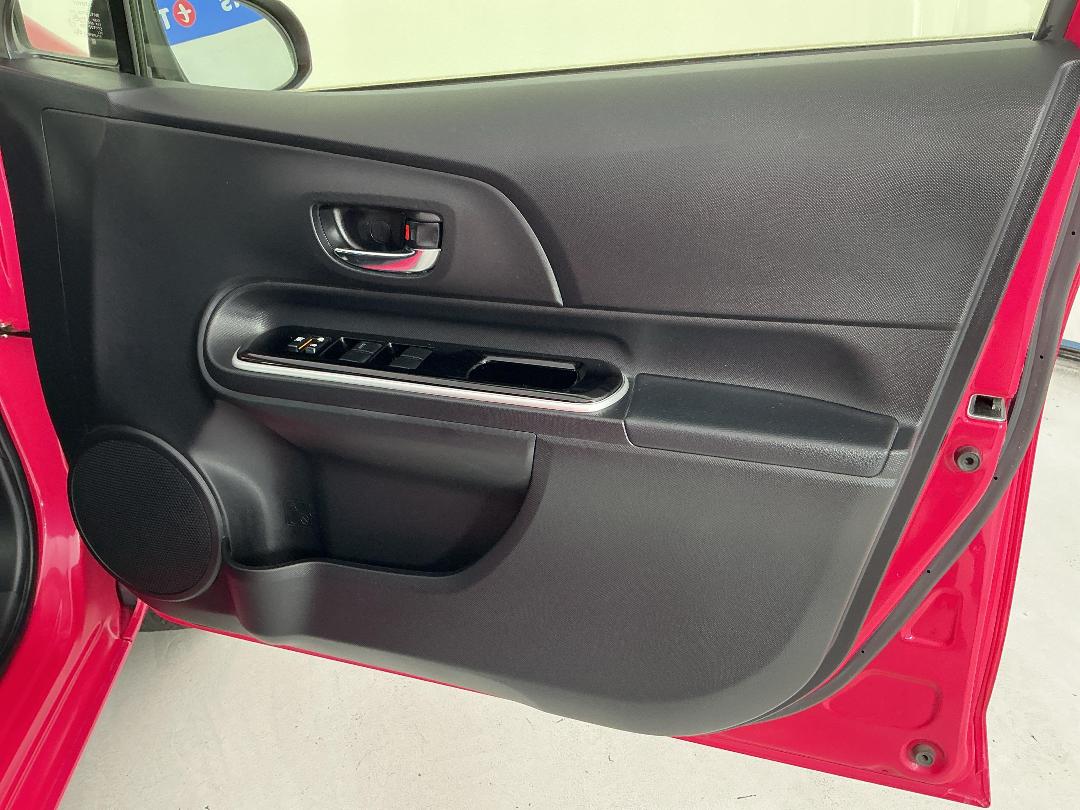 Photo '15' of Toyota Aqua