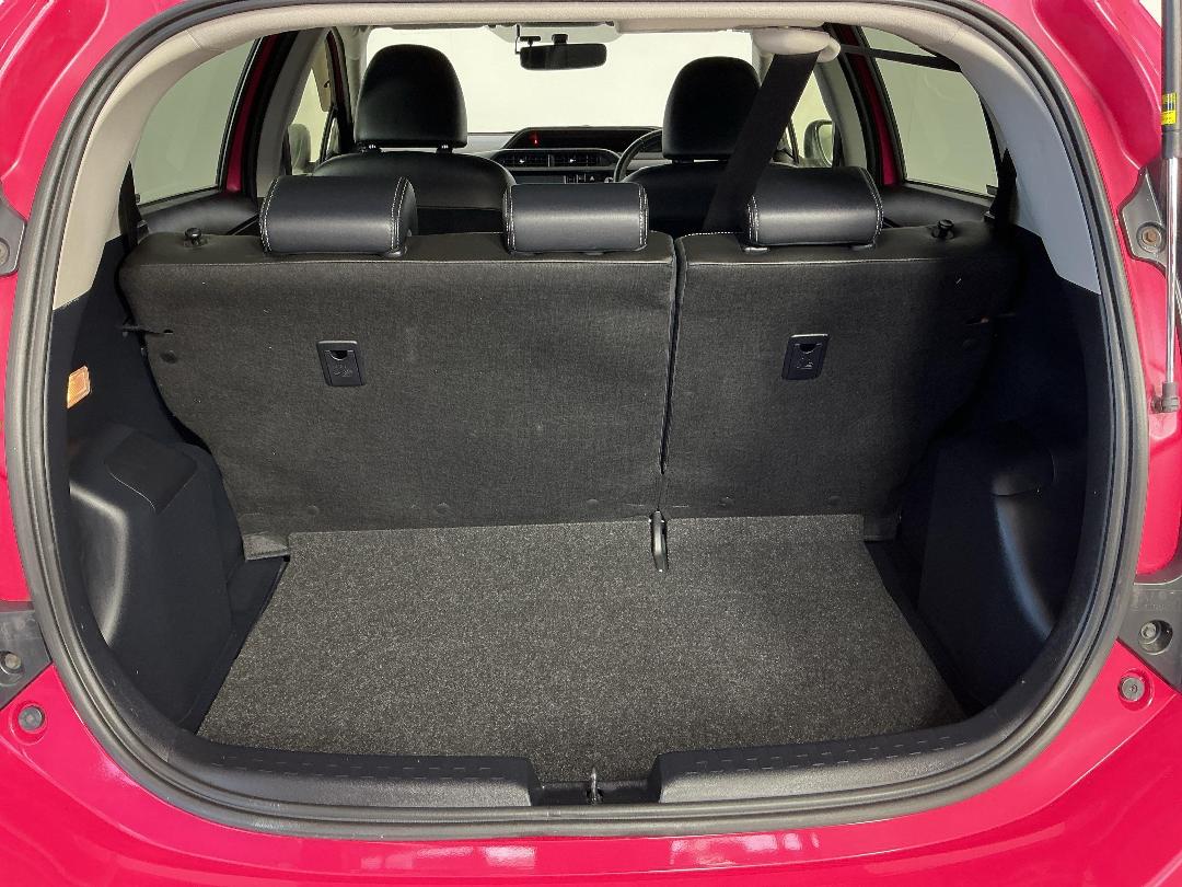 Photo '14' of Toyota Aqua