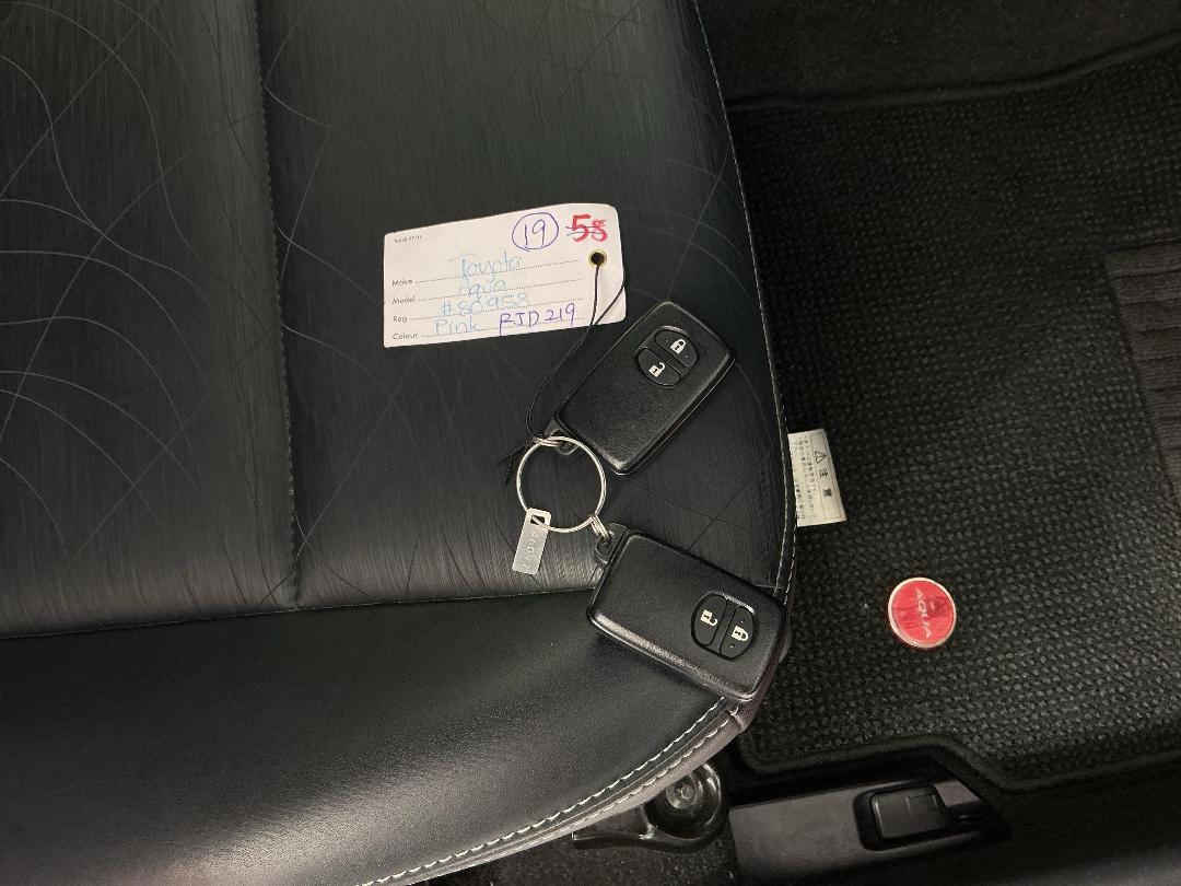 Photo '22' of Toyota Aqua