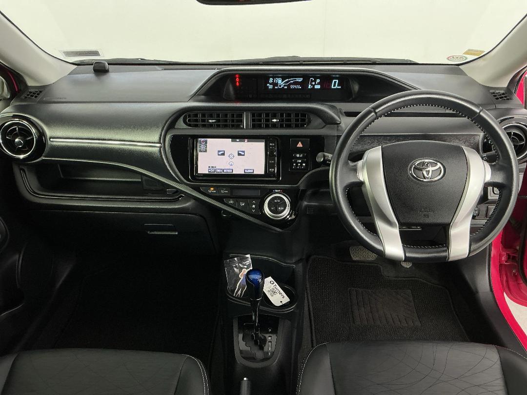 Photo '17' of Toyota Aqua
