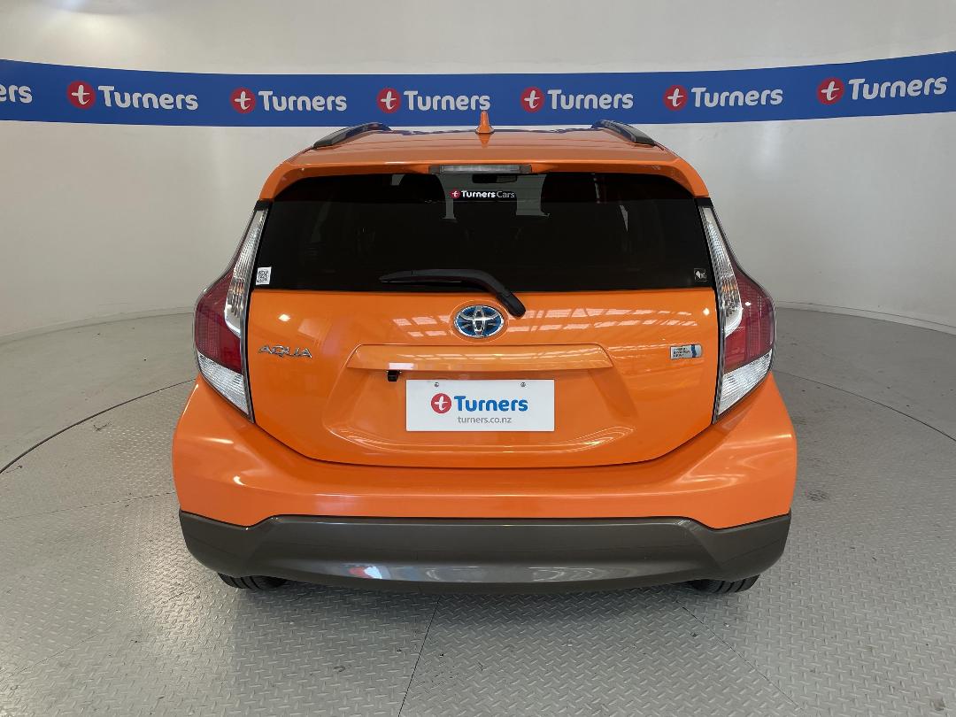 Photo '6' of Toyota Aqua