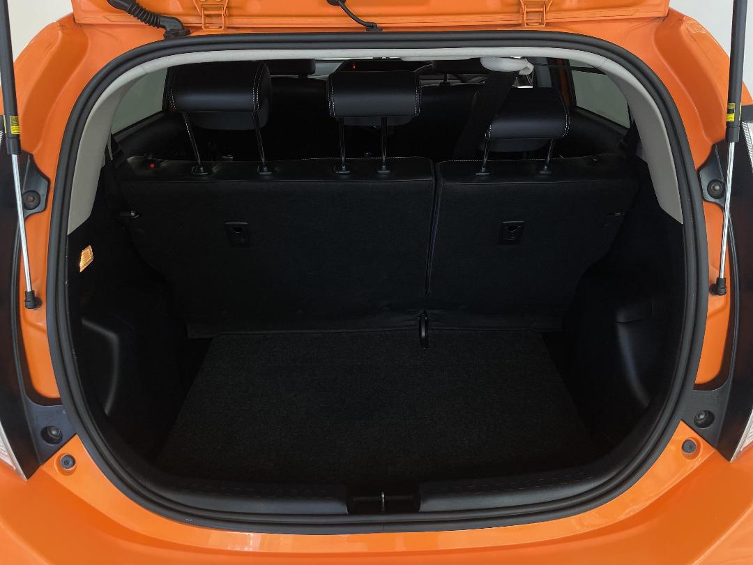 Photo '14' of Toyota Aqua