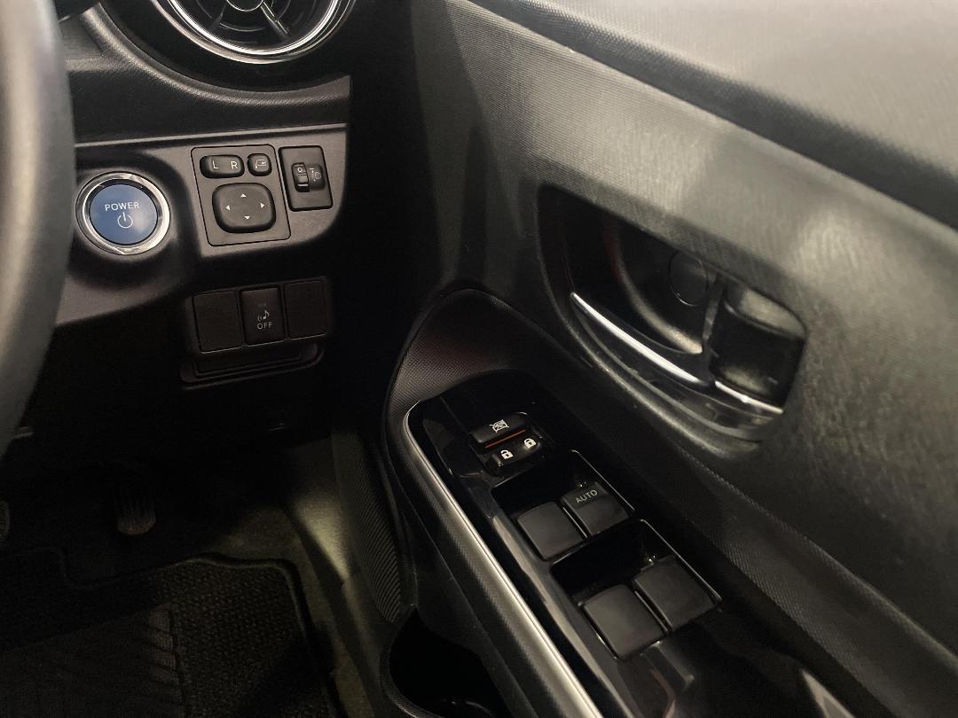 Photo '24' of Toyota Aqua