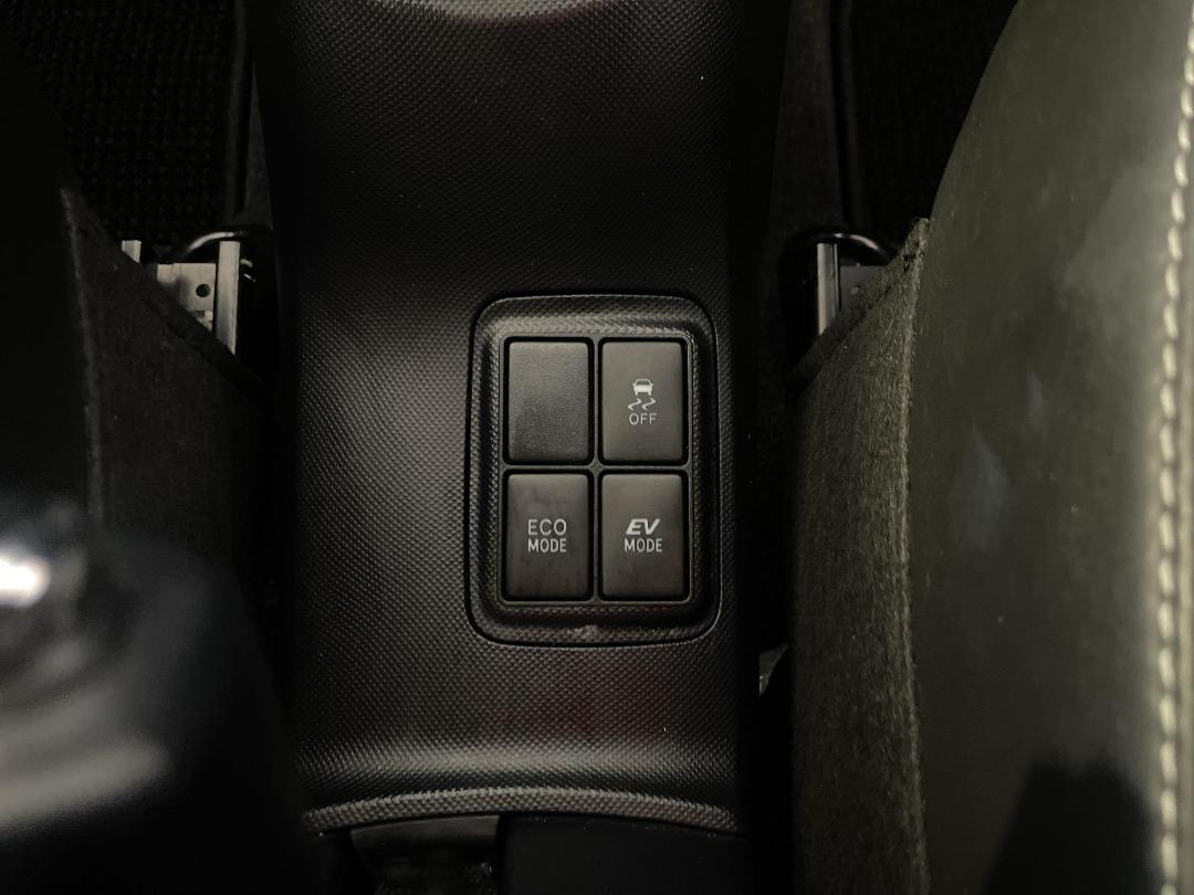 Photo '25' of Toyota Aqua