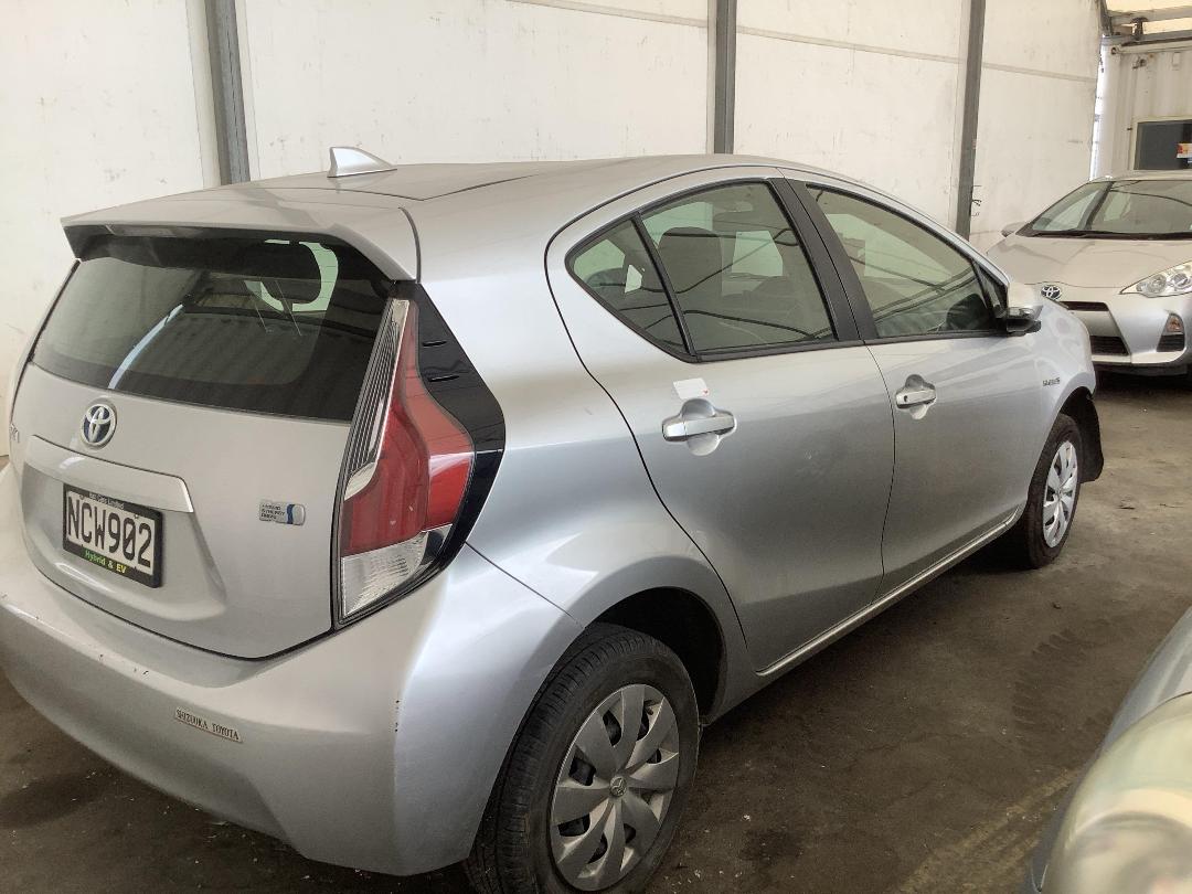 Photo '5' of Toyota Aqua Photo '5' of Toyota Aqua