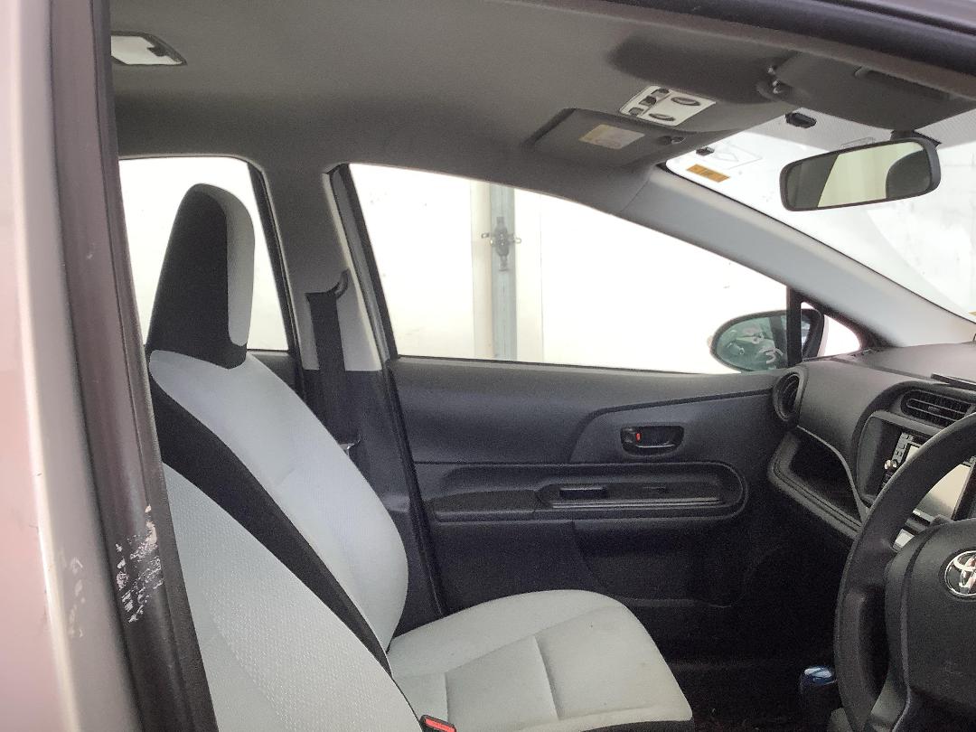 Photo '13' of Toyota Aqua Photo '13' of Toyota Aqua