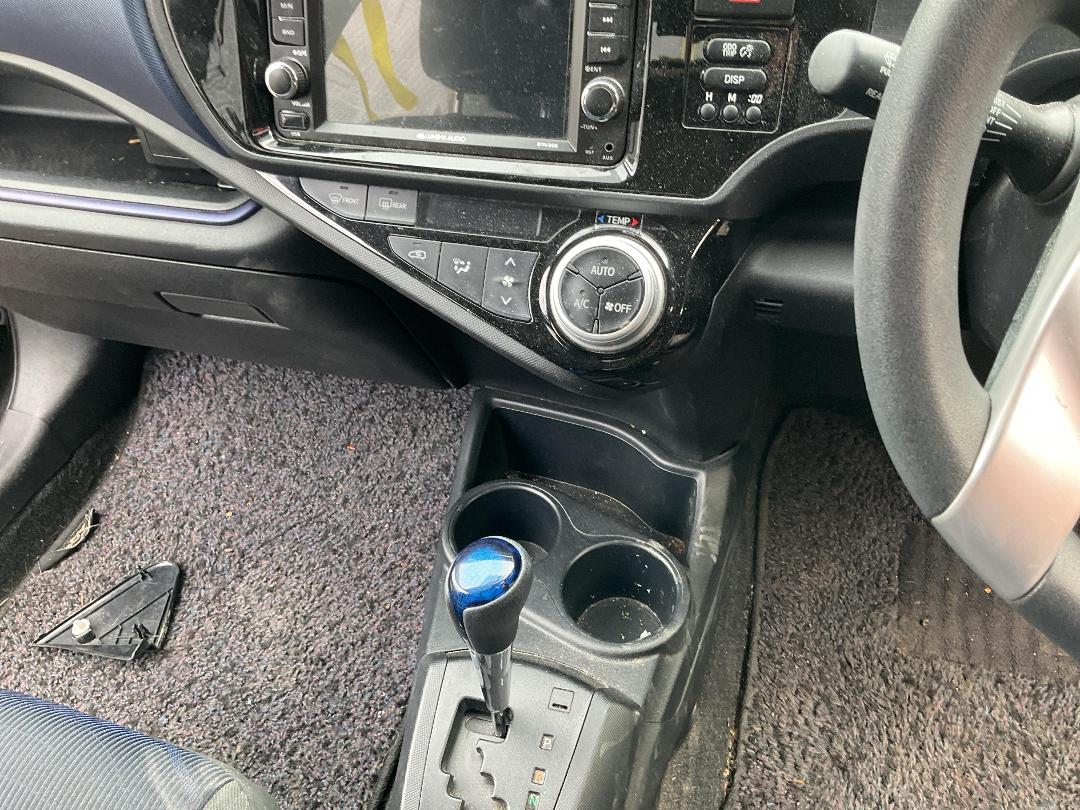 Photo '10' of Toyota Aqua Photo '10' of Toyota Aqua