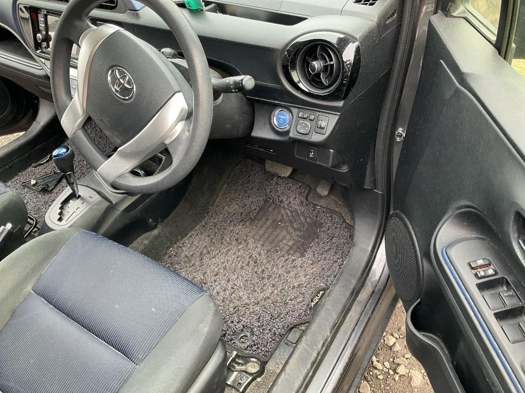 Photo '9' of Toyota Aqua Photo '9' of Toyota Aqua