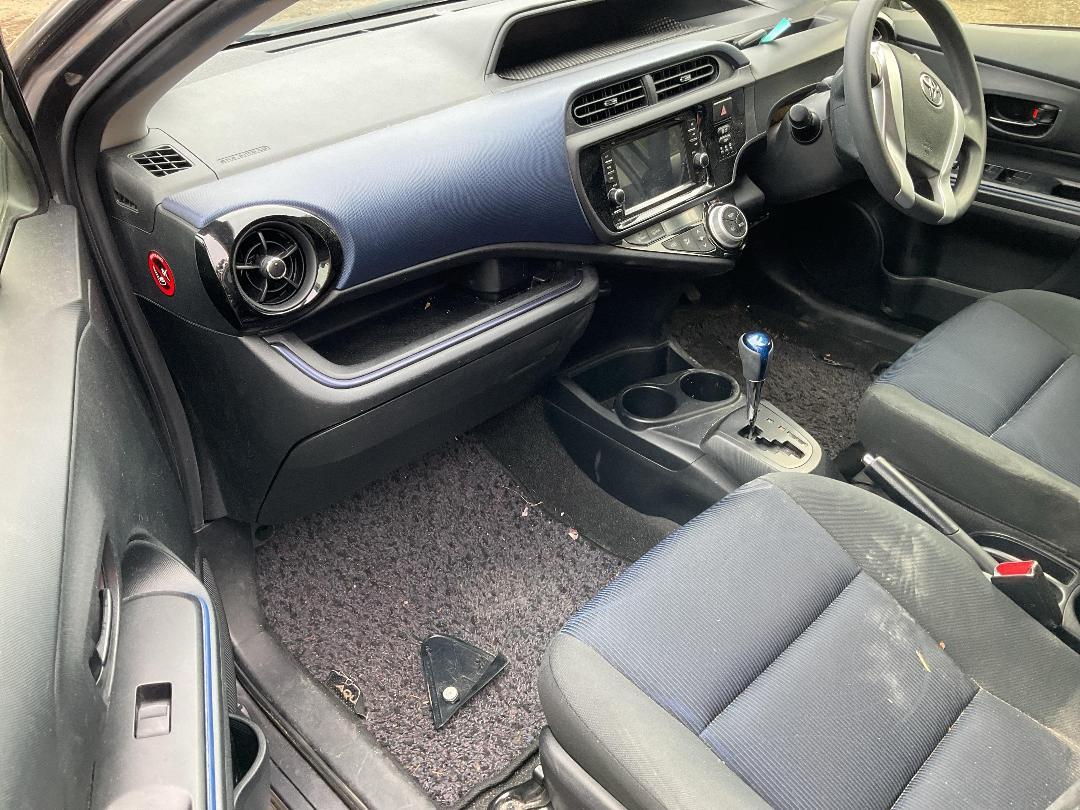 Photo '16' of Toyota Aqua Photo '16' of Toyota Aqua