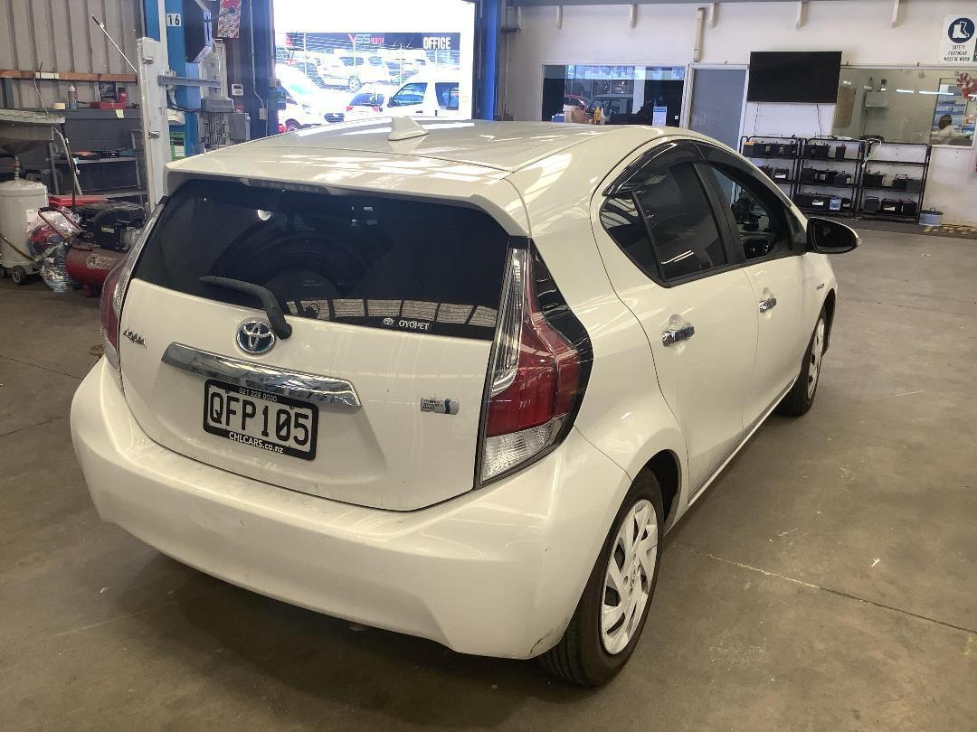 Photo '4' of Toyota Aqua Hybrid Photo '4' of Toyota Aqua Hybrid