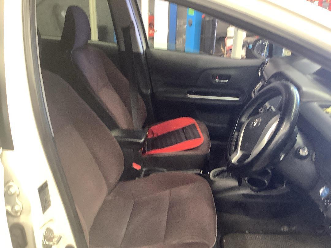 Photo '7' of Toyota Aqua Hybrid Photo '7' of Toyota Aqua Hybrid