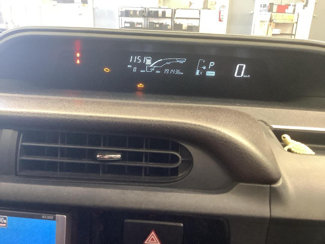 Photo '10' of Toyota Aqua Hybrid Photo '10' of Toyota Aqua Hybrid