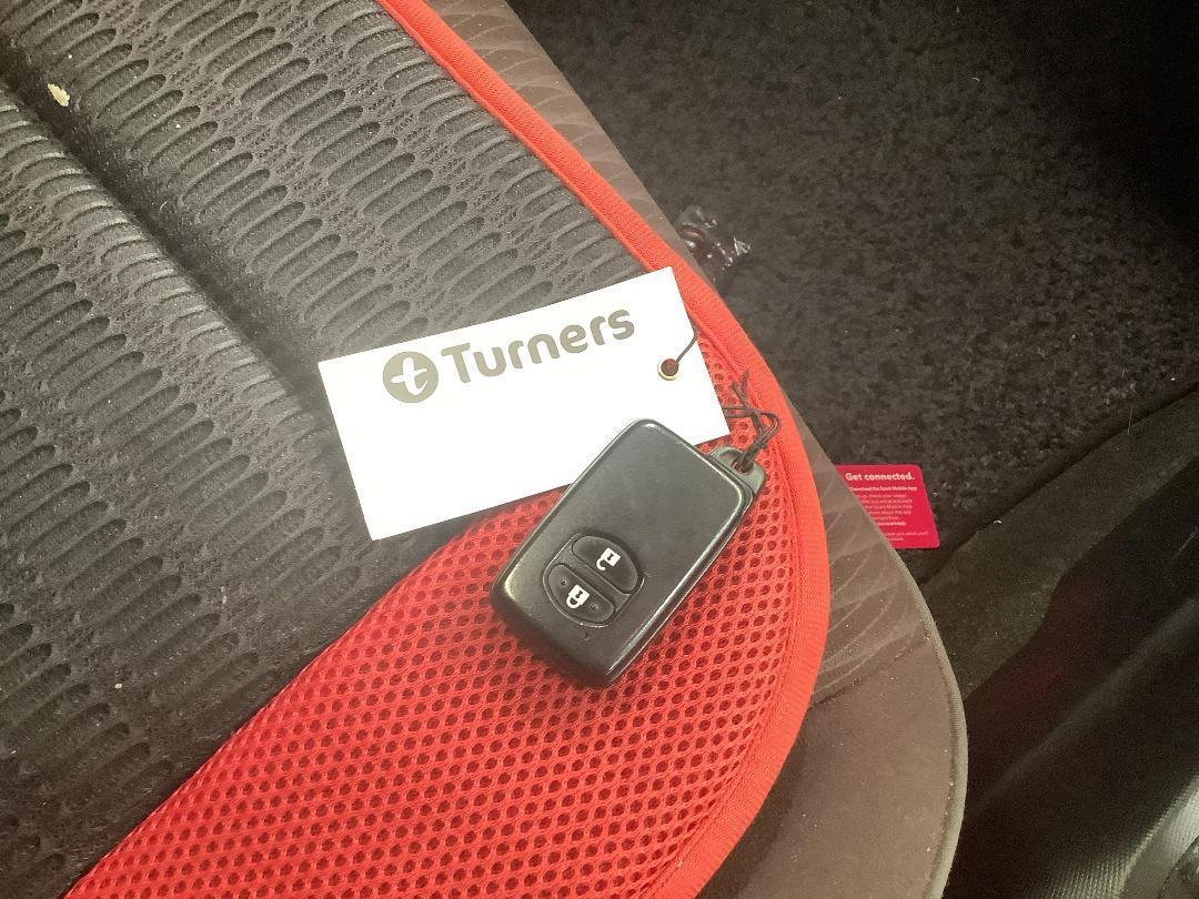 Photo '12' of Toyota Aqua Hybrid Photo '12' of Toyota Aqua Hybrid