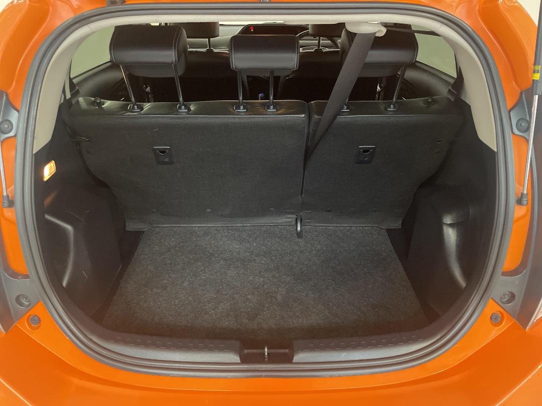 Photo '14' of Toyota Aqua