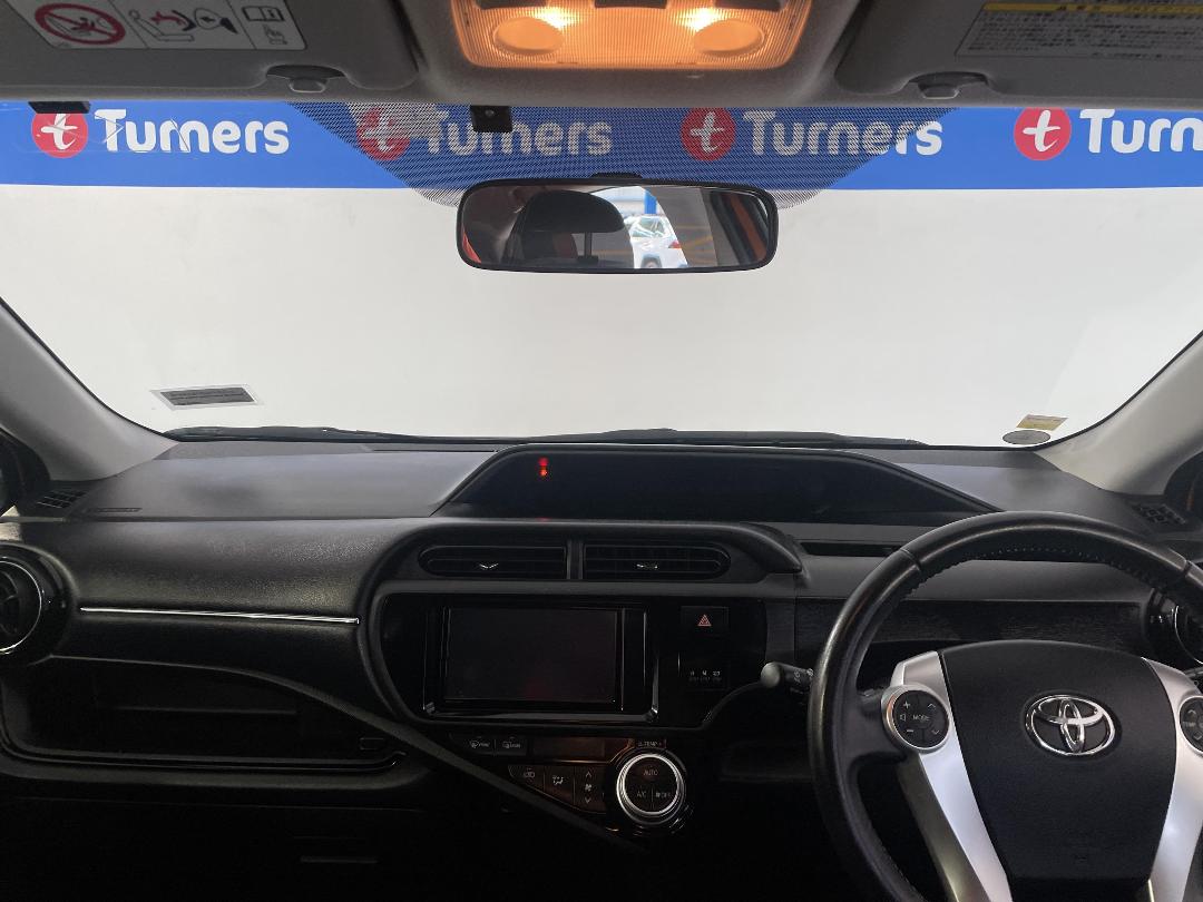 Photo '17' of Toyota Aqua