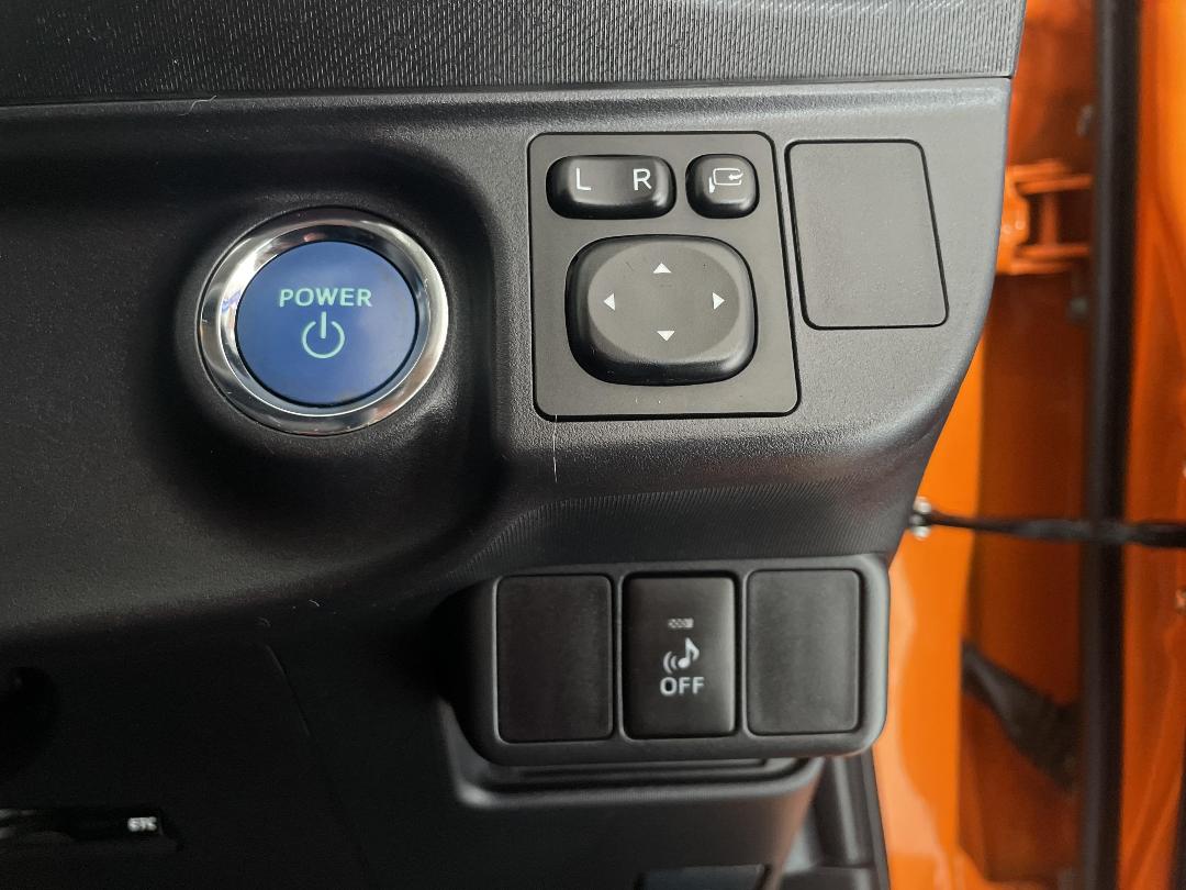 Photo '24' of Toyota Aqua