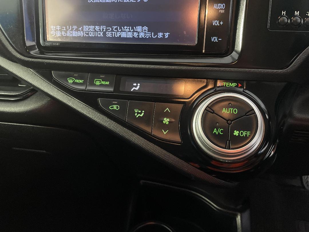 Photo '30' of Toyota Aqua