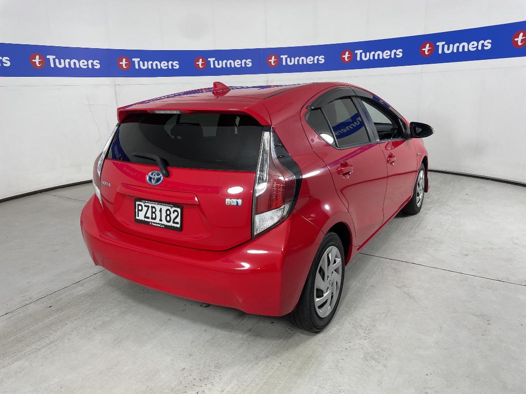 Photo '7' of Toyota Aqua