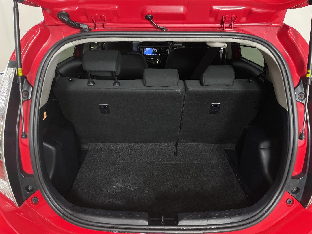 Photo '14' of Toyota Aqua