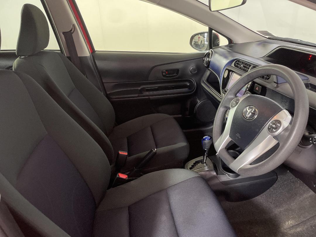 Photo '16' of Toyota Aqua