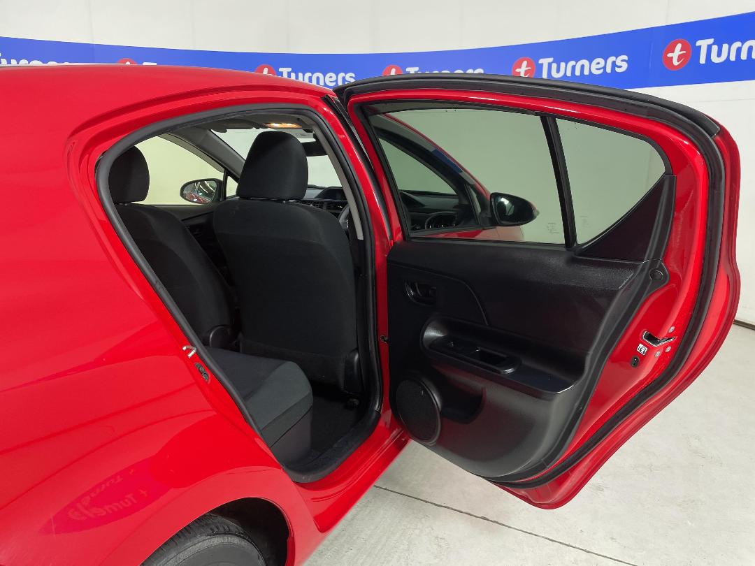 Photo '19' of Toyota Aqua